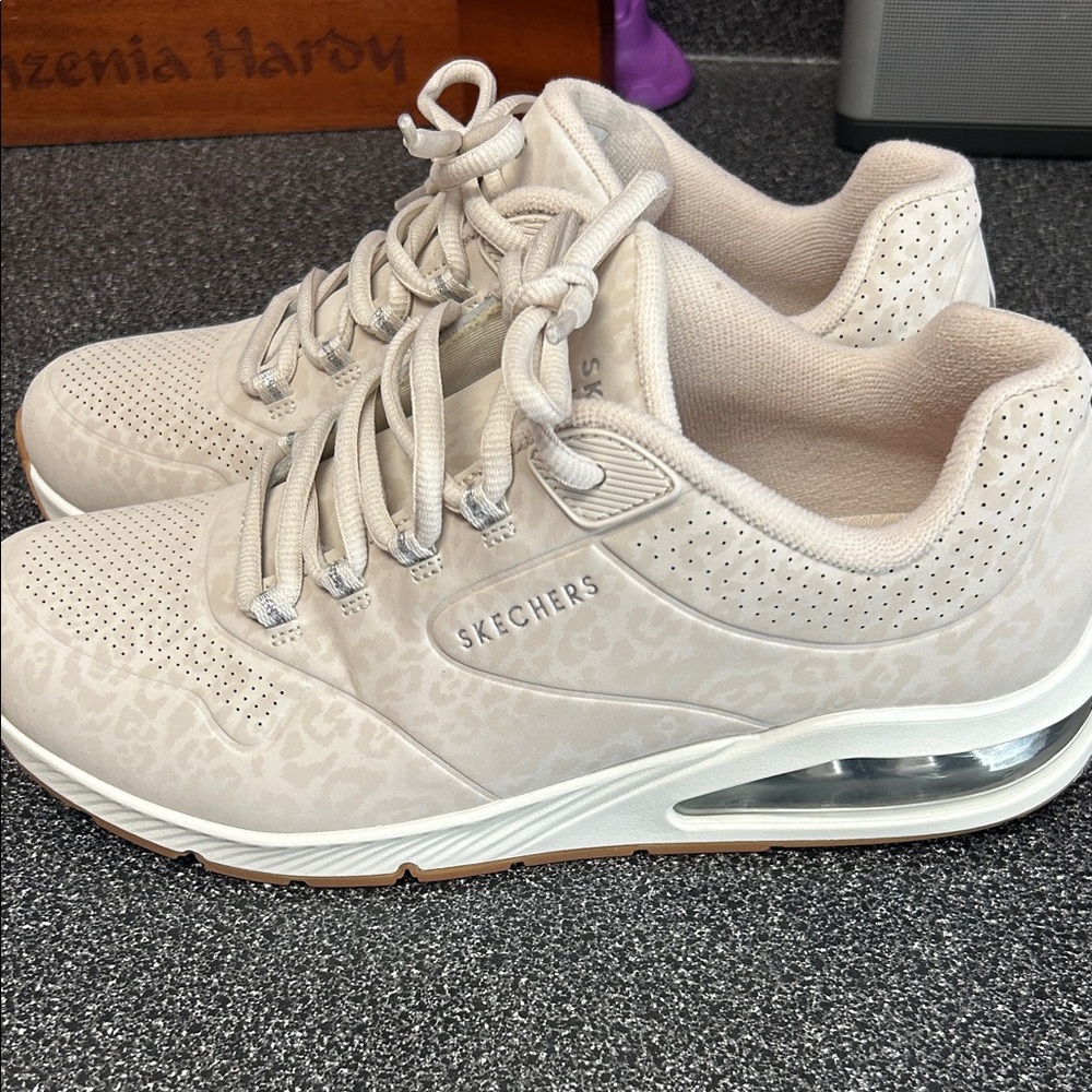 Skechers Women's Beige Sneakers